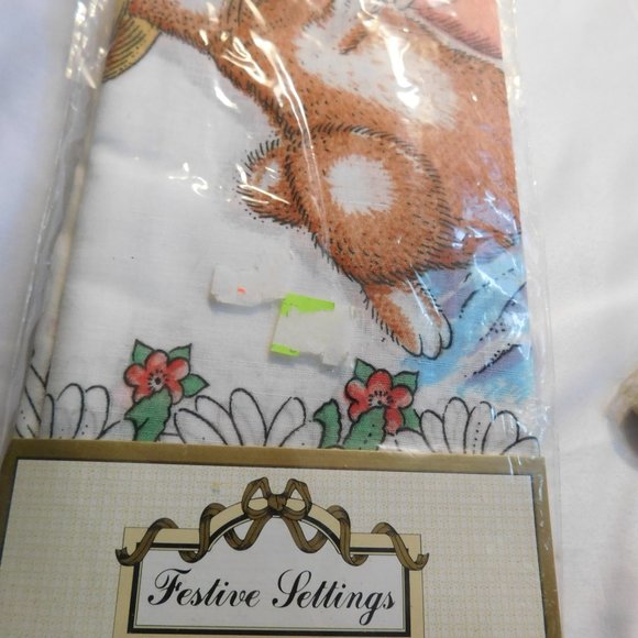 VINTAGE AVON FASHIONS PETUNIA'S GARDEN TABLECLOTH AND NAPKINS - Picture 8 of 9